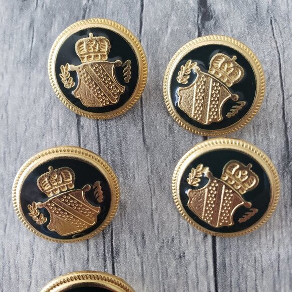 Vintage Gold Metal With Green Enamel Detail Crest Buttons - Picture 2 of 5